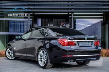 BMW 7 Series 2015 photo 2