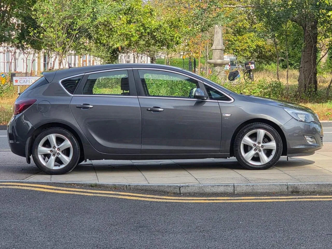 Vauxhall Astra 2012 photo 5