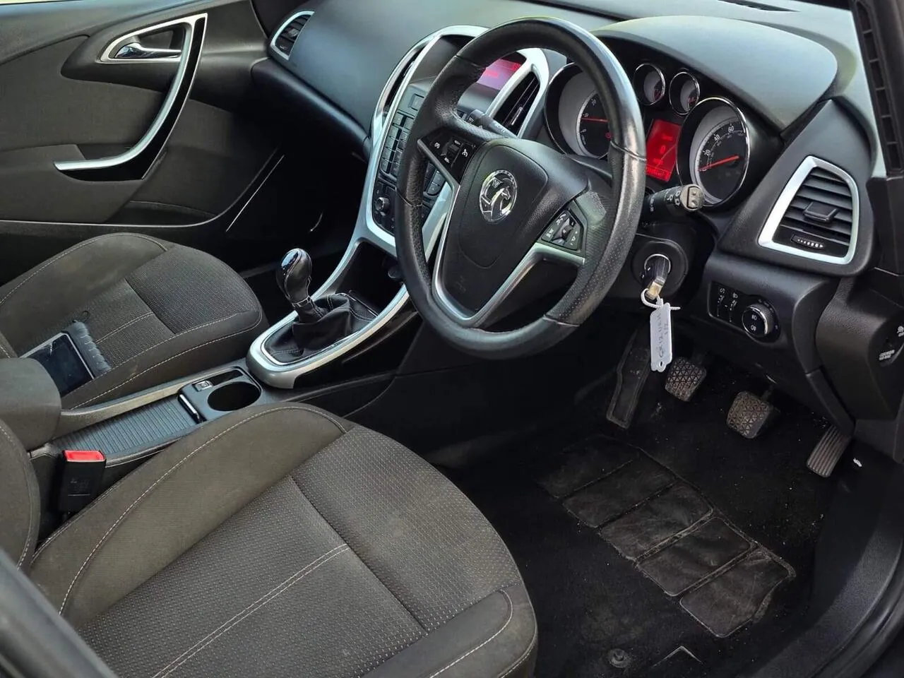 Vauxhall Astra 2012 photo 2
