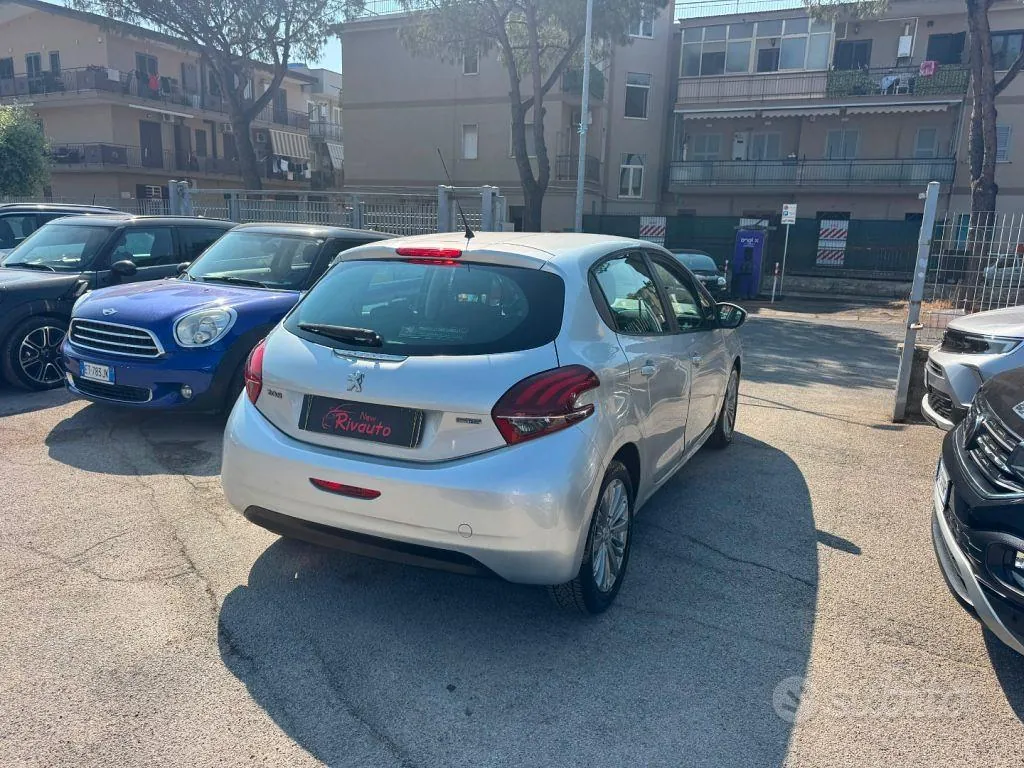 Peugeot 208 2015 photo 4