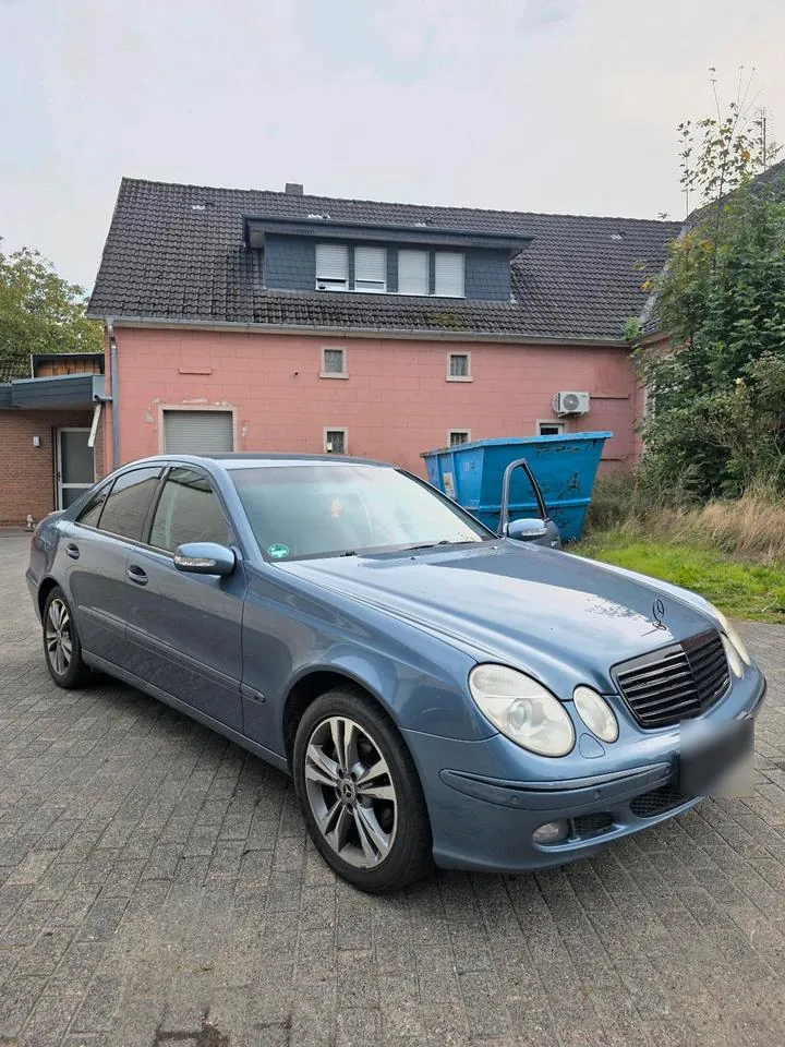 Mercedes-Benz W211
