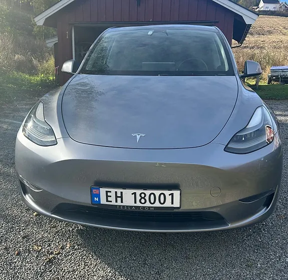Tesla Model Y 2023 photo 2