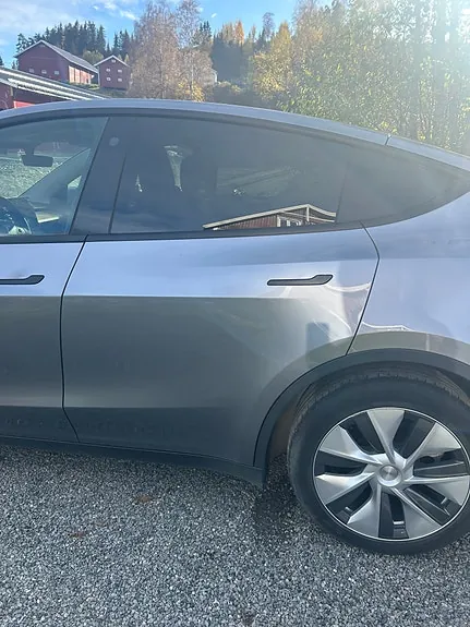 Tesla Model Y 2023 photo 3