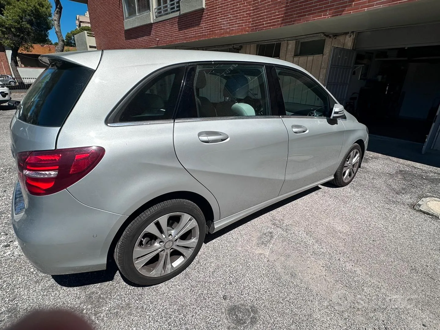 Mercedes-Benz B 200 2016 photo 2