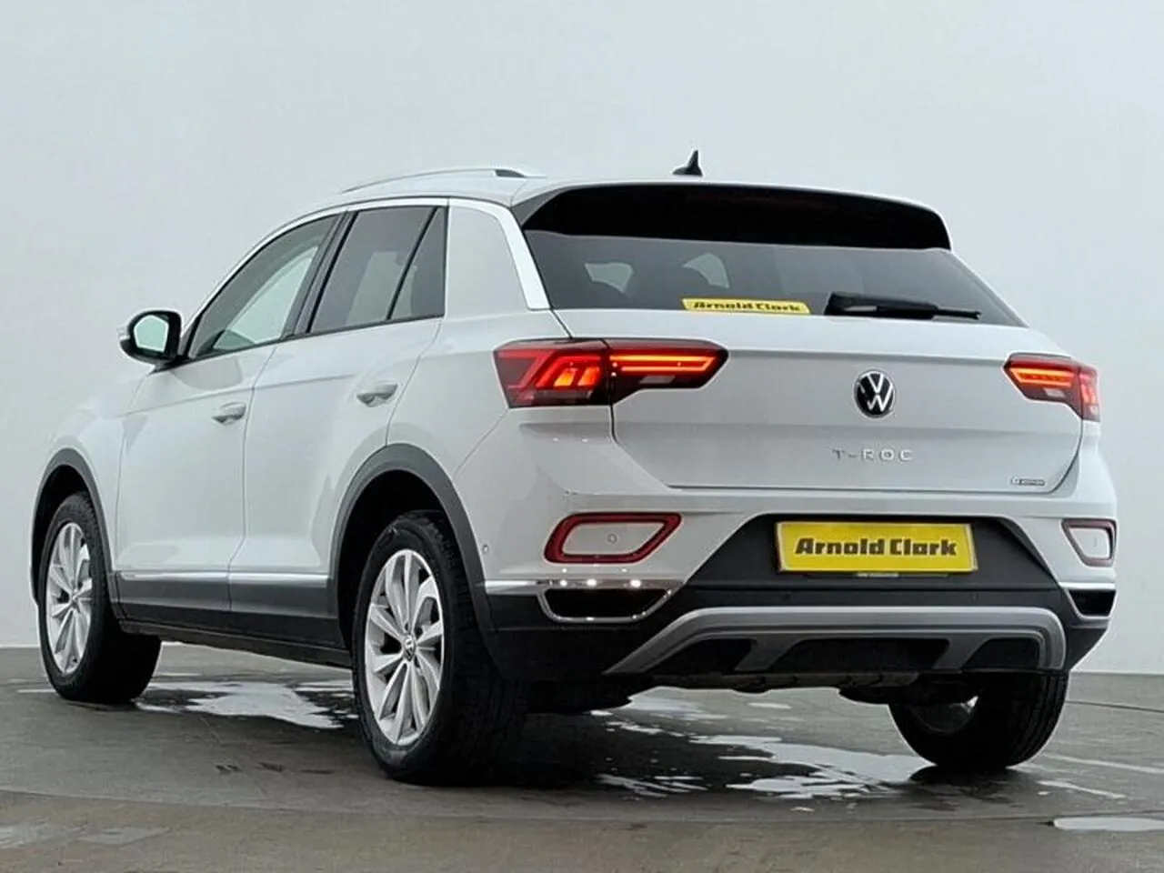Volkswagen T-Roc 2023 photo 2