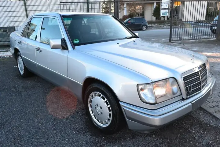 Mercedes-Benz W124