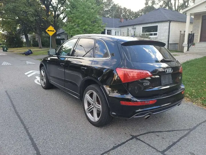 Audi Q5 2010 photo 2
