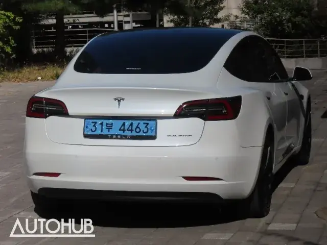 Tesla Model 3 2022 photo 3