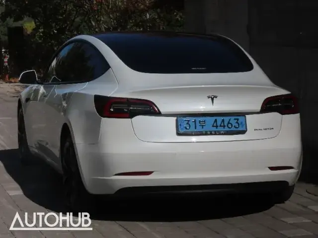 Tesla Model 3 2022 photo 4