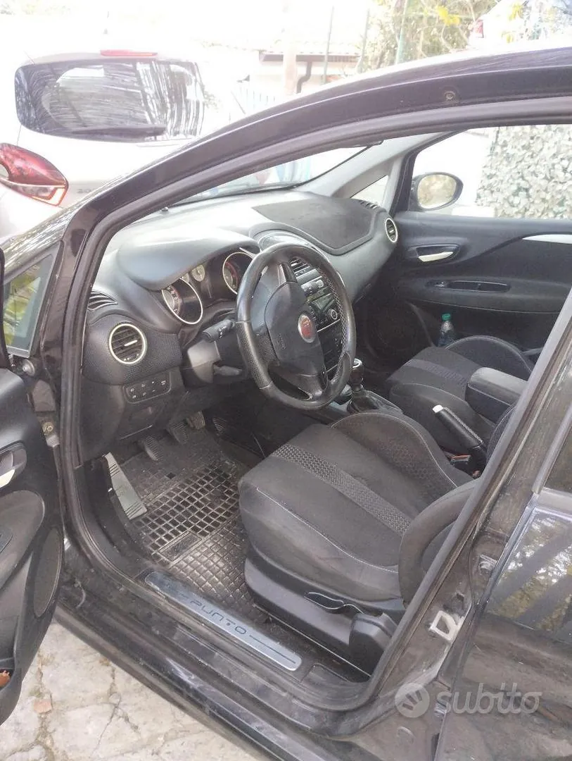 Fiat Punto 2011 photo 3