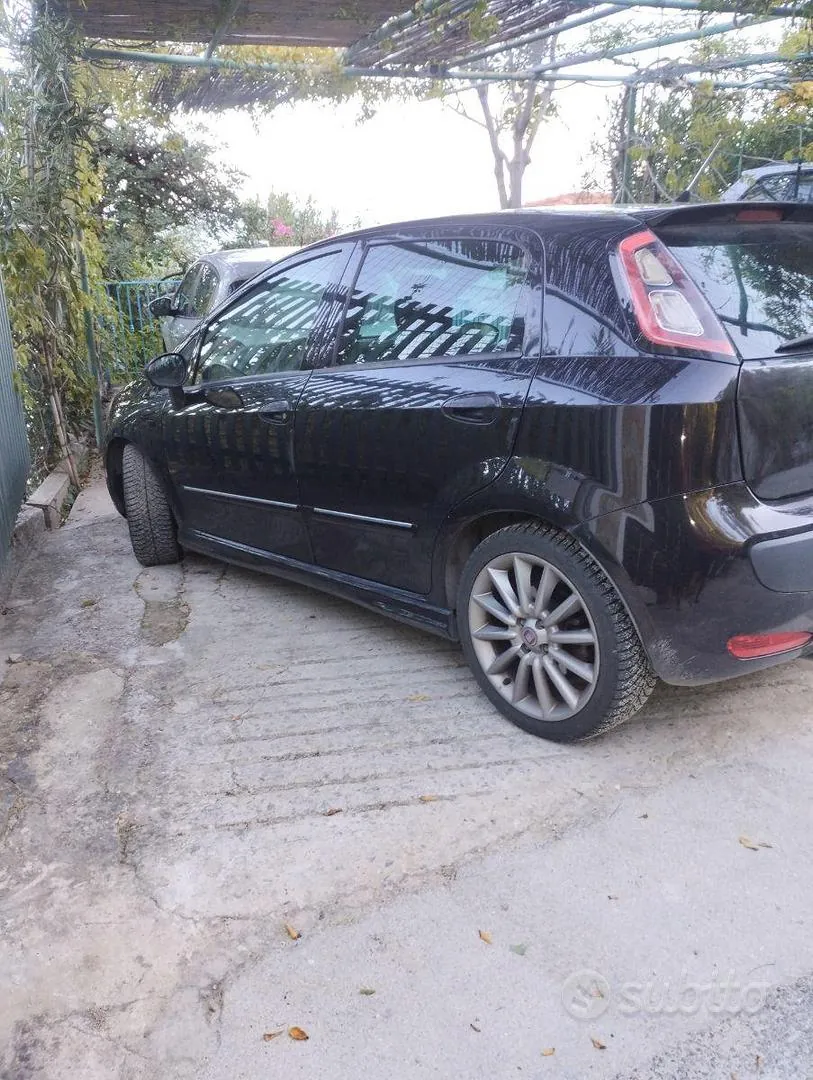 Fiat Punto 2011 photo 2