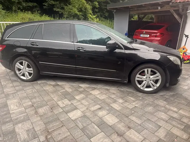 Mercedes-Benz R-Class 2011 photo 2