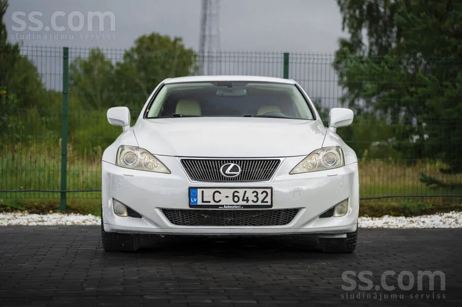 Lexus Is 2009 photo 2