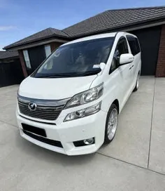 Toyota Vellfire 2013 photo 2