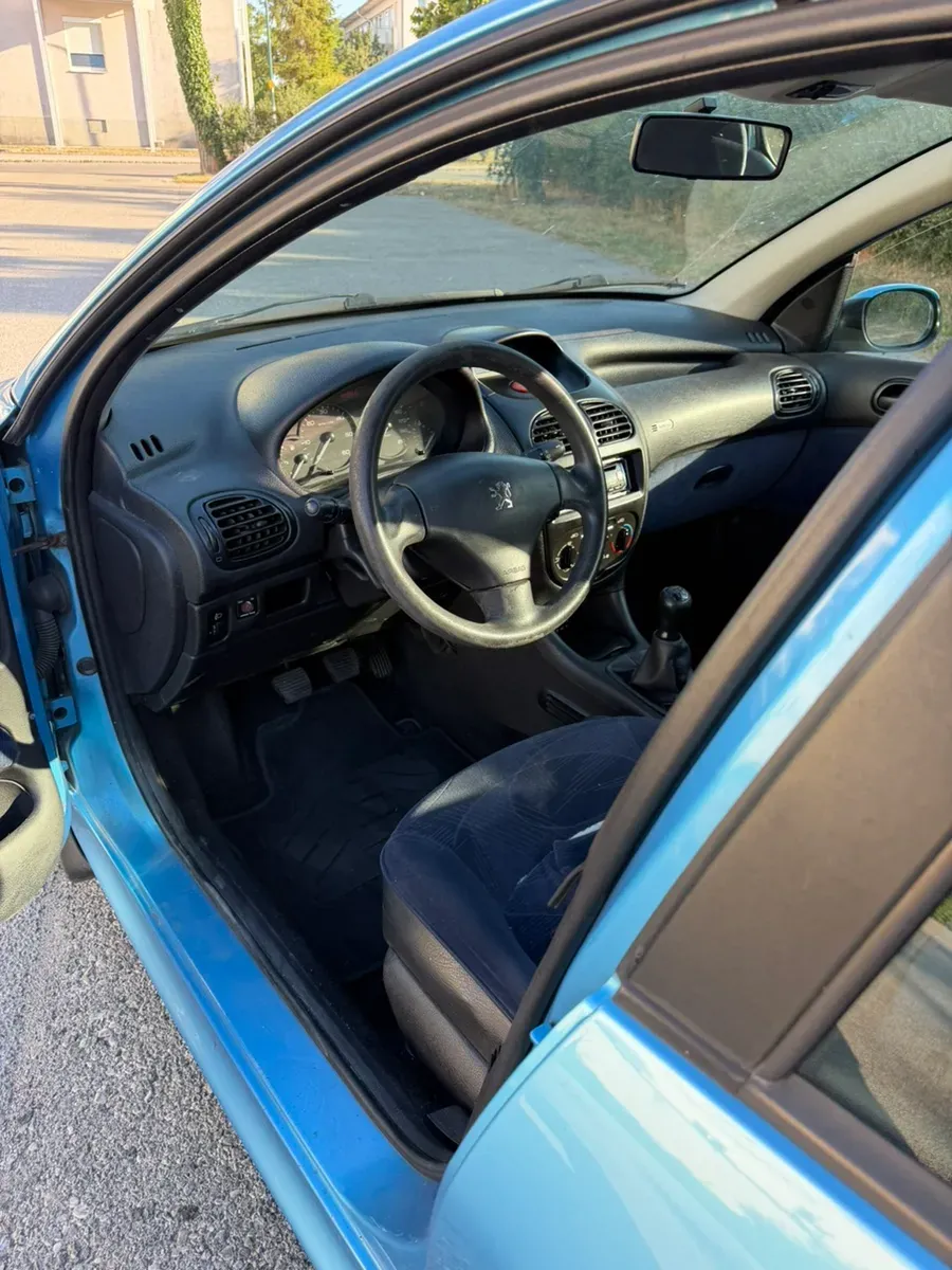 Peugeot 206 2002 photo 3