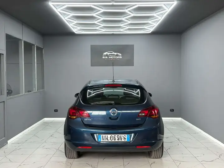 Opel Astra 2013 photo 5