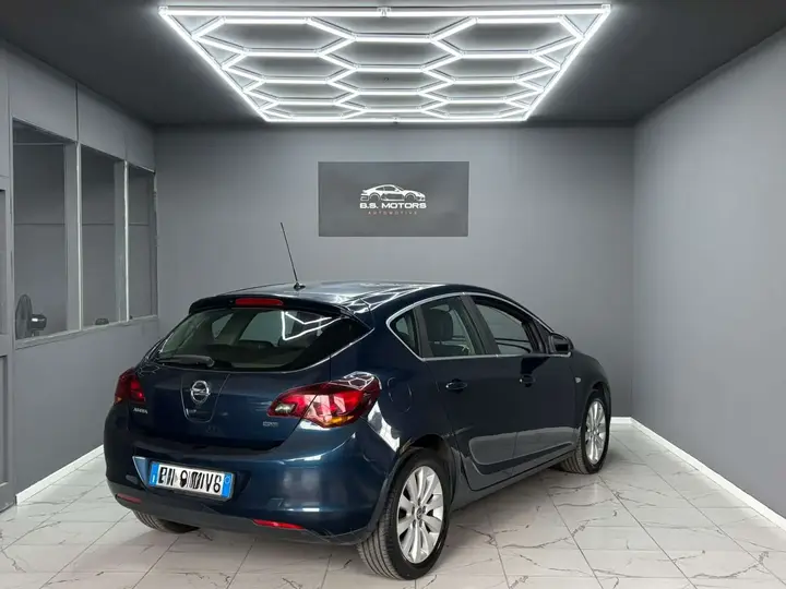Opel Astra 2013 photo 4