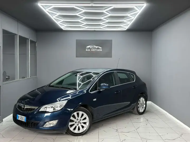 Opel Astra 2013 photo 3