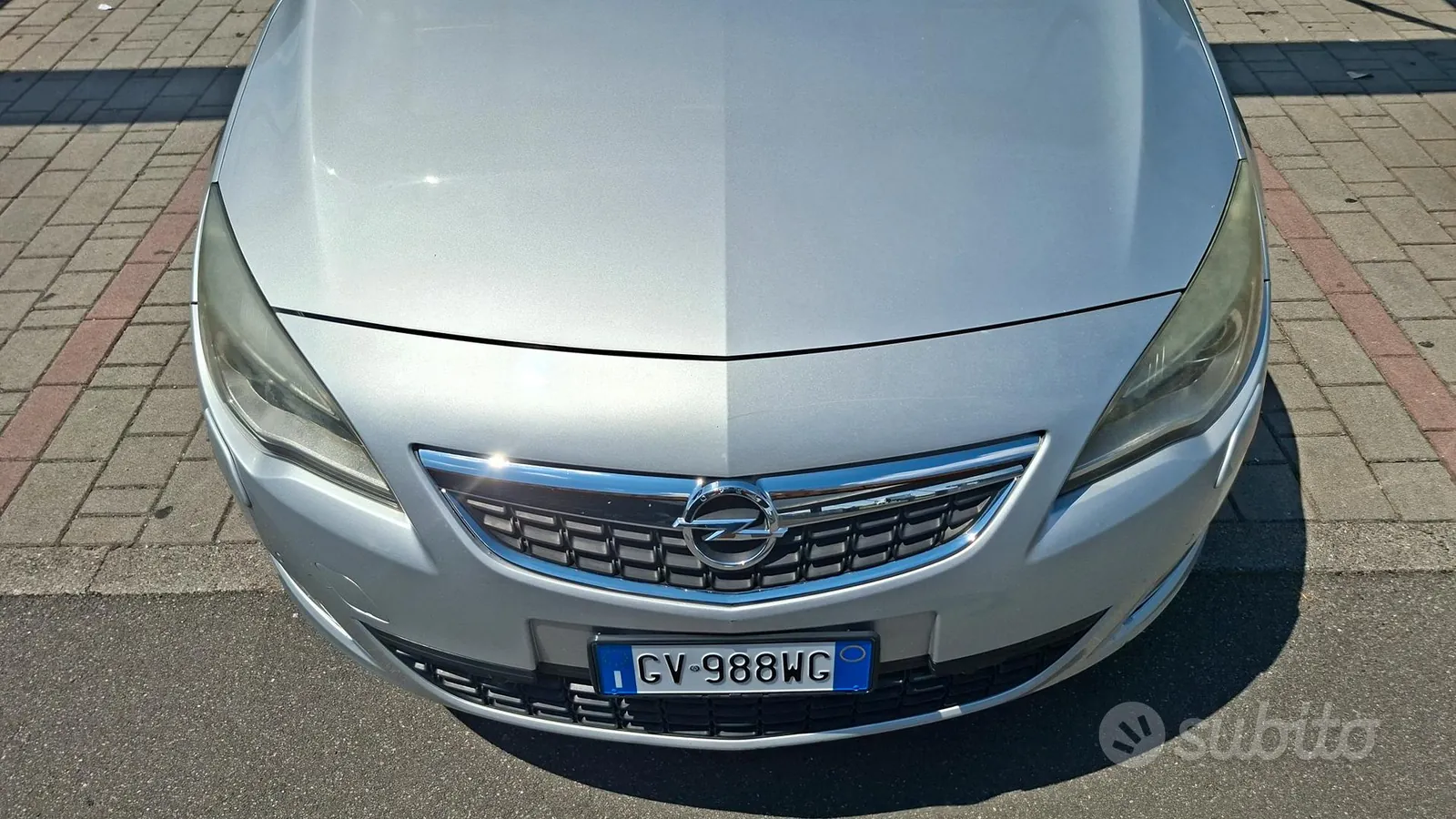 Opel Astra J 2011 photo 2