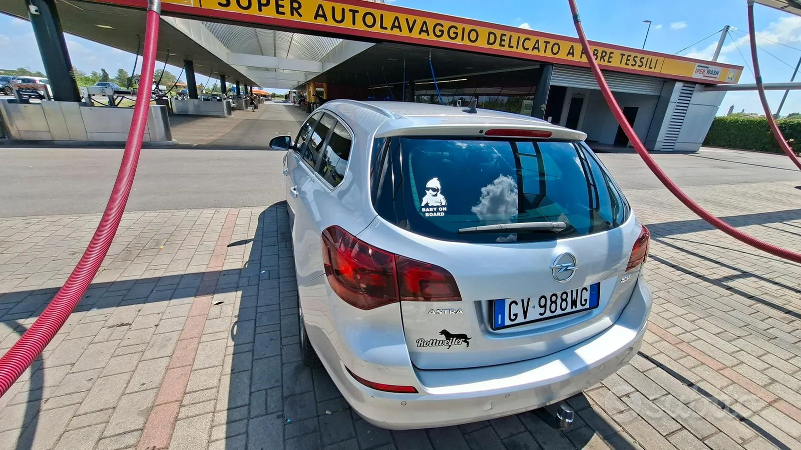 Opel Astra J 2011 photo 4