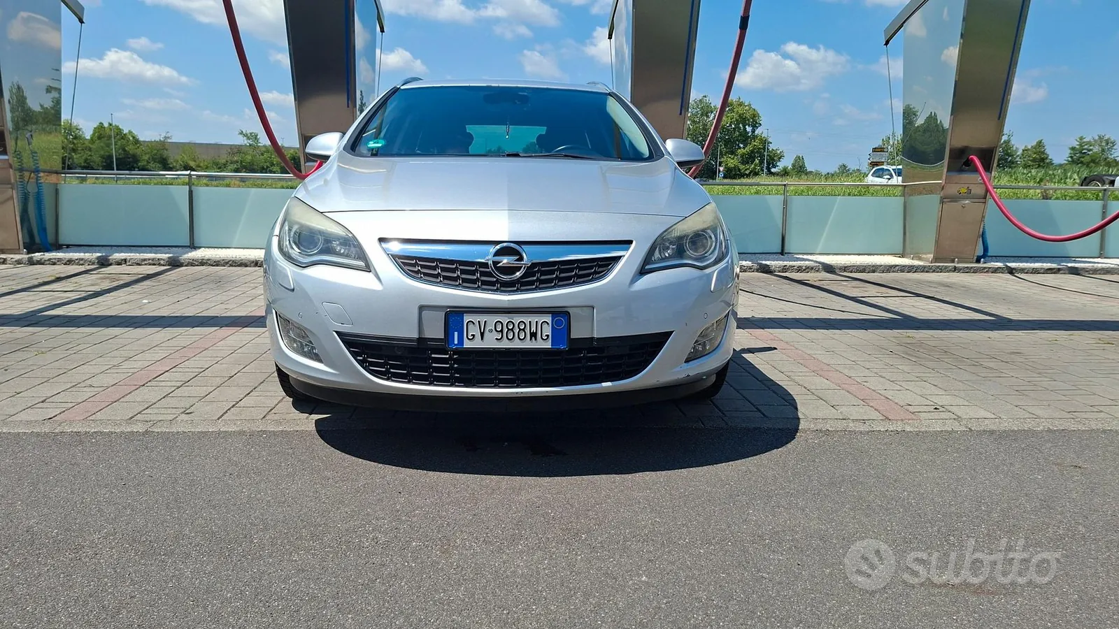 Opel Astra J 2011 photo 3