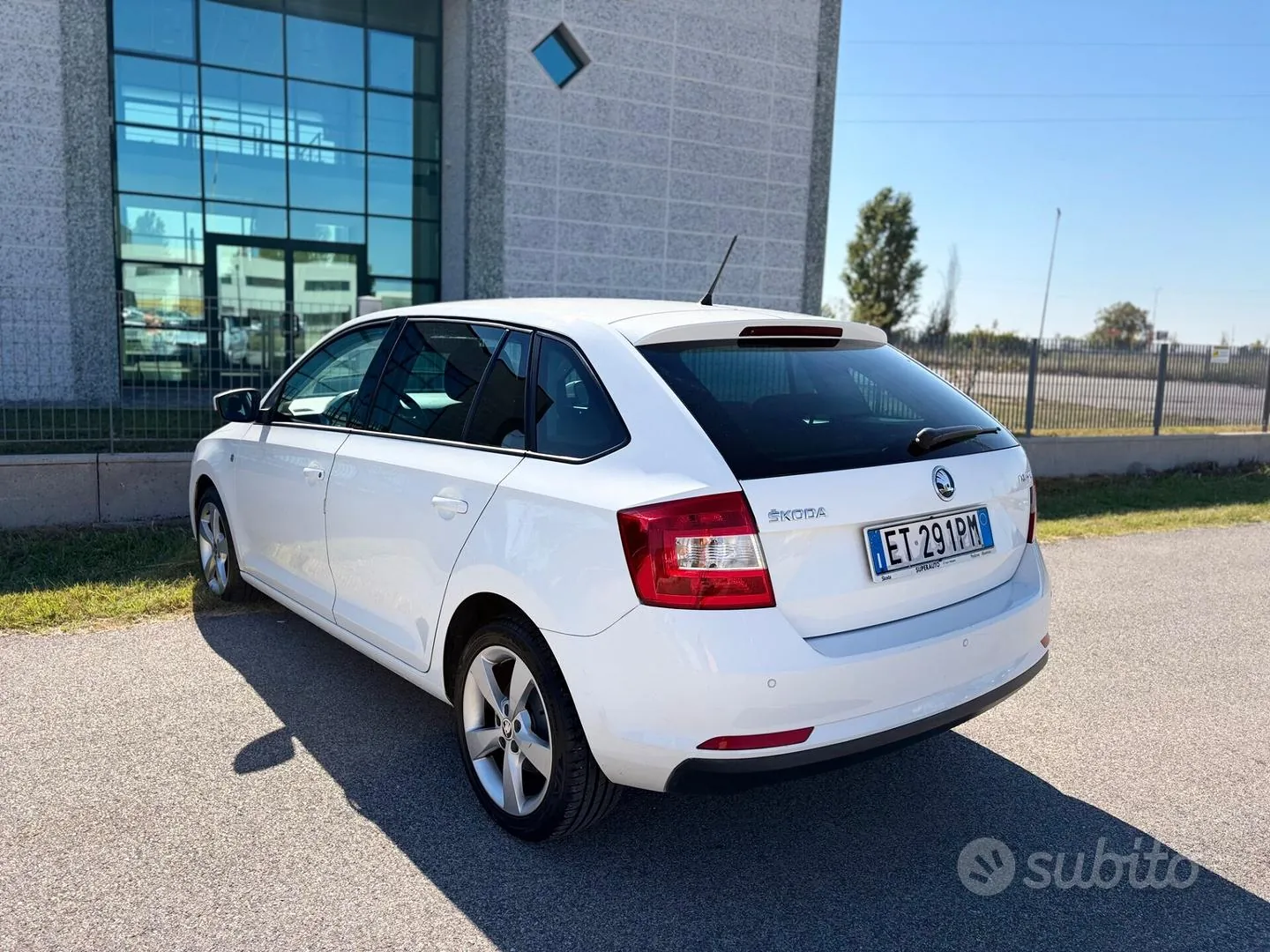 Skoda Rapid 2013 photo 4