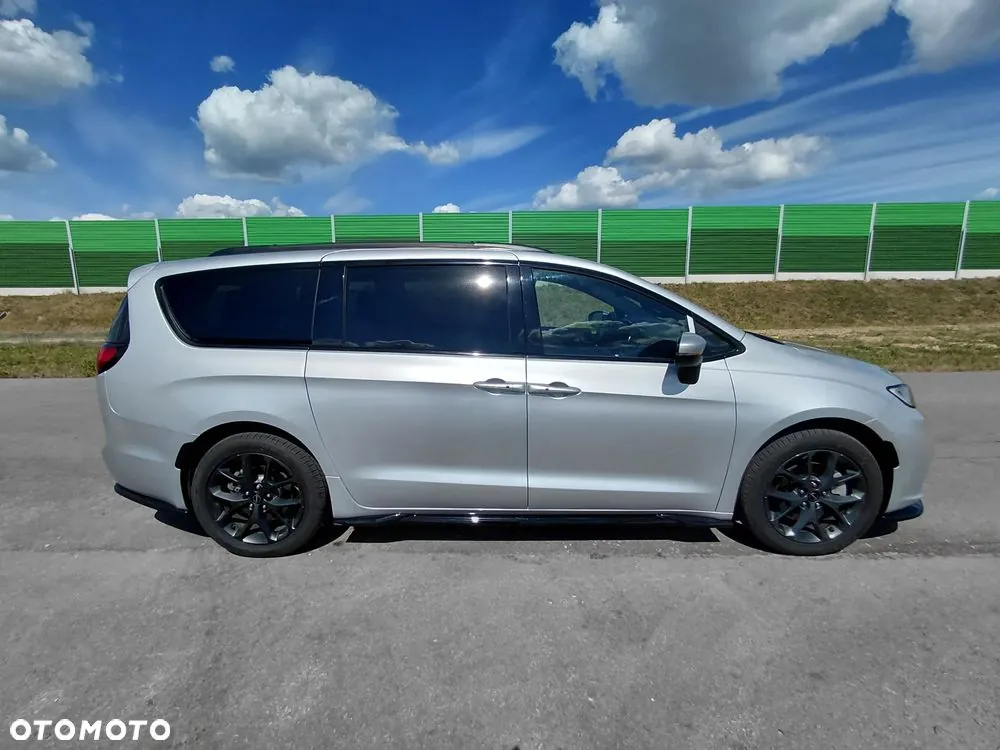 Chrysler Pacifica 2023 photo 2