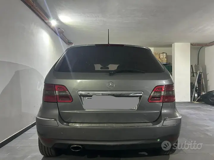 Mercedes-Benz B200