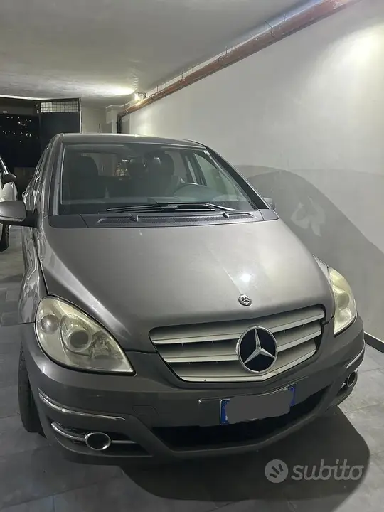 Mercedes-Benz B200 2010 photo 2