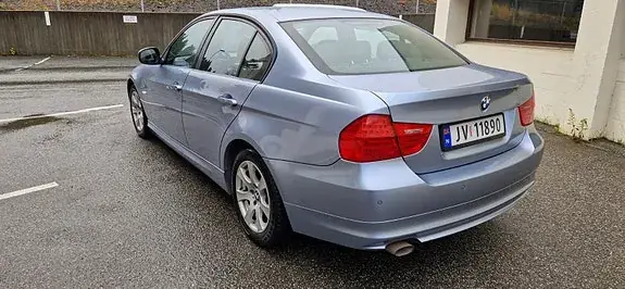 BMW 318D 2010 photo 2