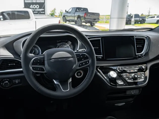 Chrysler Grand Caravan 2027 photo 3