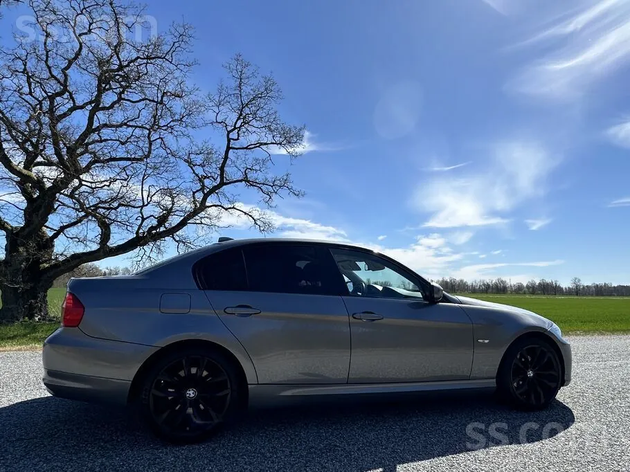 BMW 318 2011 photo 3