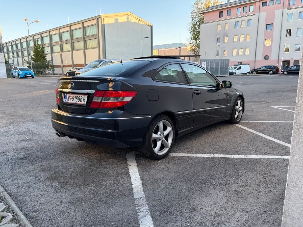 Mercedes-Benz C-Class 2008 photo 2