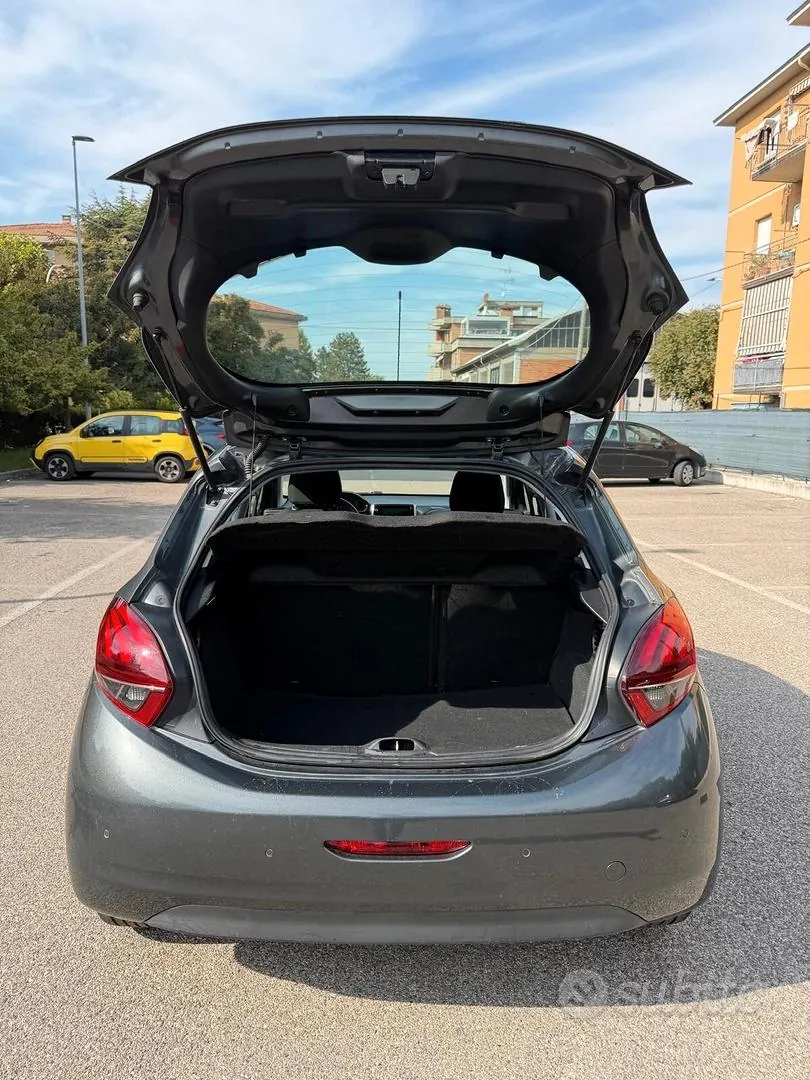 Peugeot 208 2017 photo 5