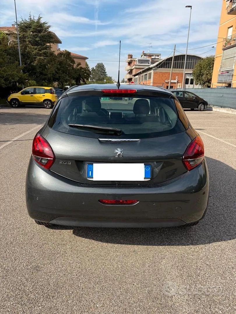 Peugeot 208 2017 photo 3