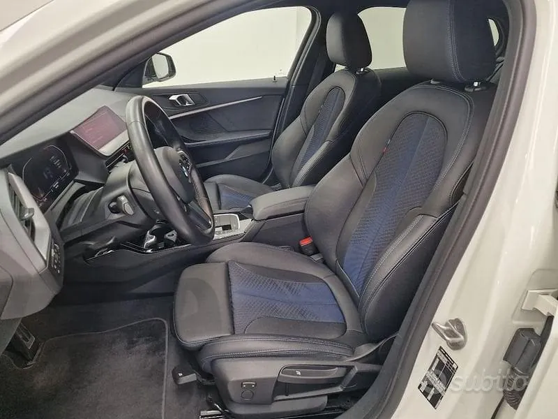 BMW 1 Series 2023 photo 3
