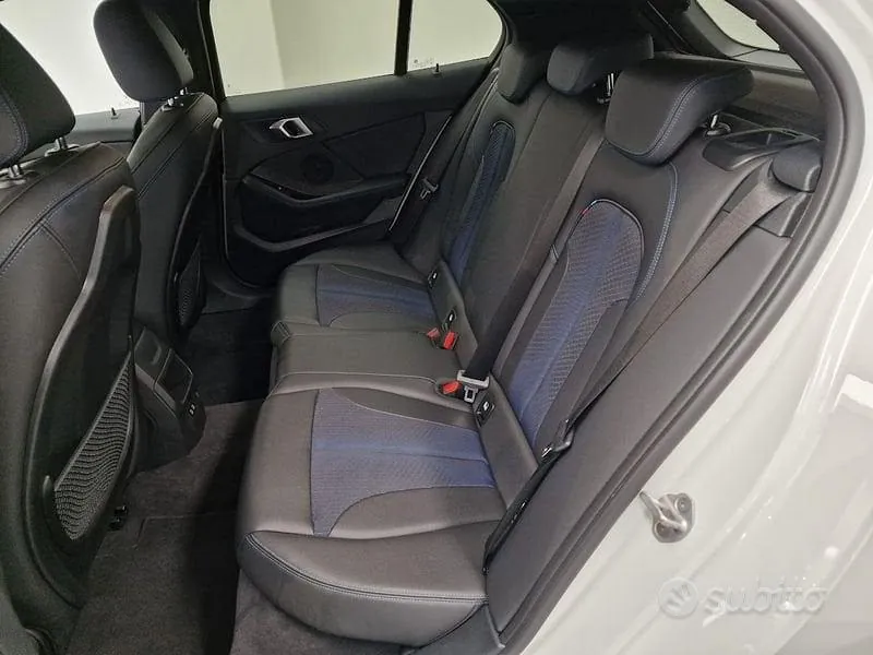 BMW 1 Series 2023 photo 5
