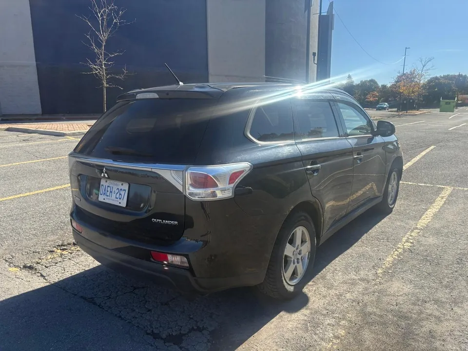 Mitsubishi Outlander 2014 photo 2