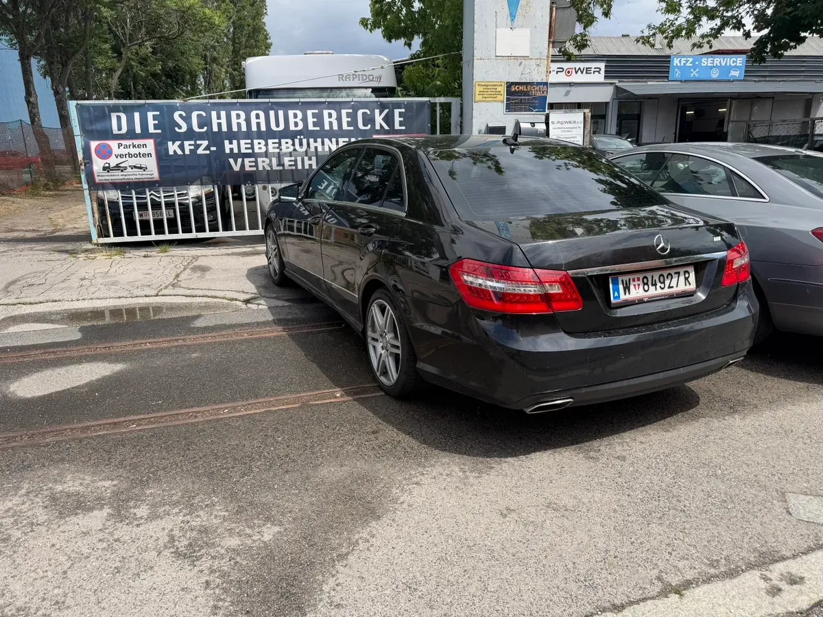 Mercedes-Benz E-Class 2011 photo 2