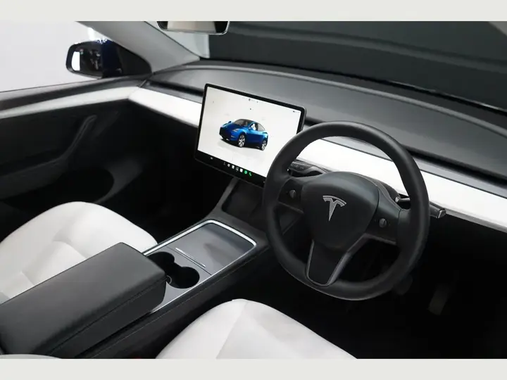 Tesla Model Y 2023 photo 2