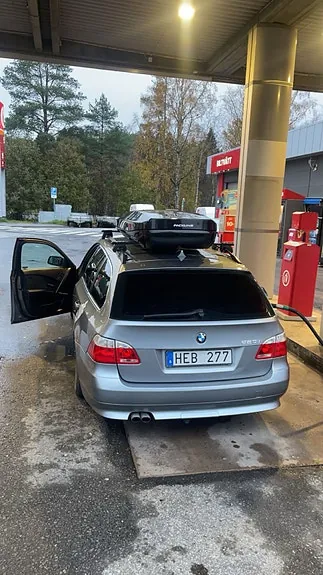 BMW 523I