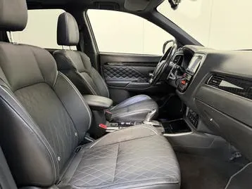 Mitsubishi Outlander 2019 photo 2