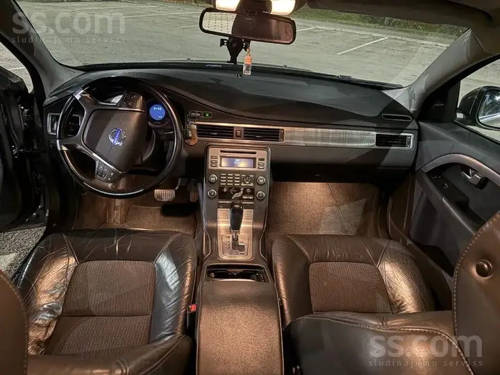 Volvo V70 2010 photo 5