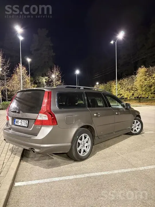 Volvo V70 2010 photo 4
