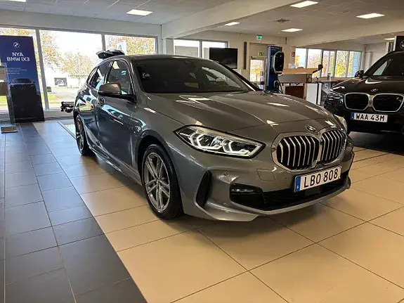 BMW 118D 2022 photo 2