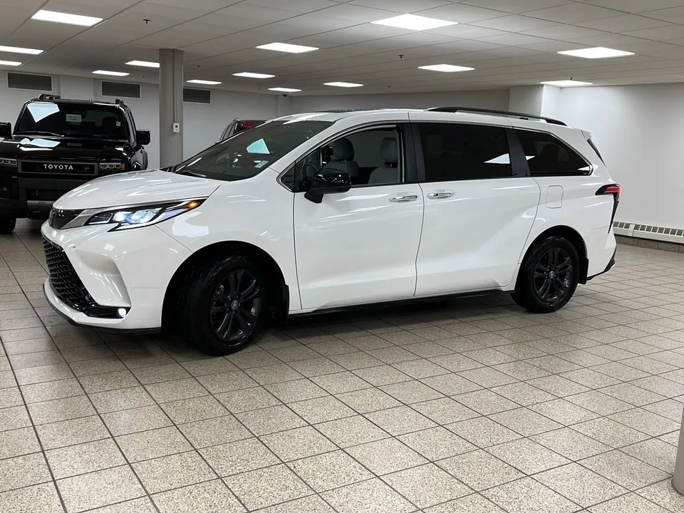 Toyota Sienna 2024 photo 3