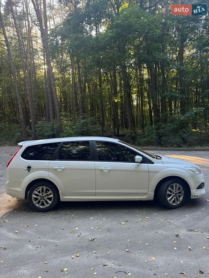Ford Focus 2010 photo 5