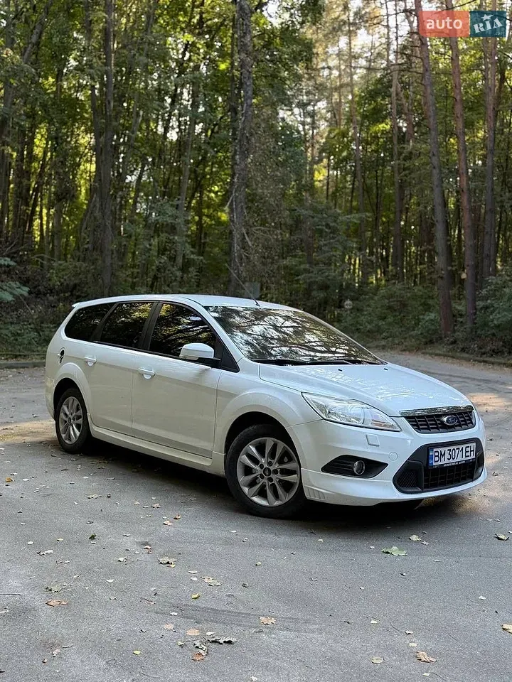 Ford Focus 2010 photo 2