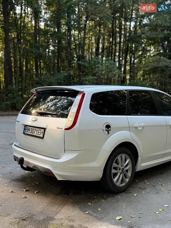 Ford Focus 2010 photo 3