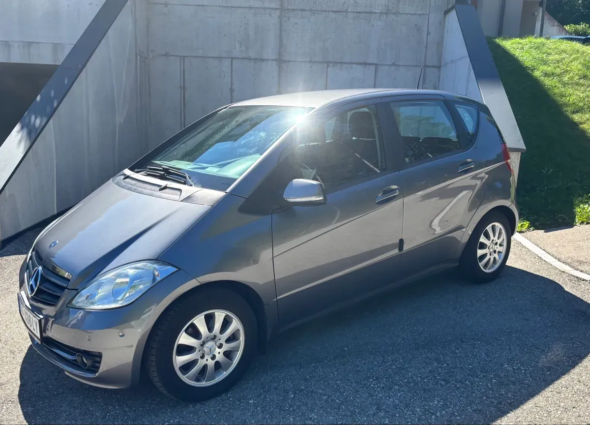 Mercedes-Benz A-Class 2010 photo 2